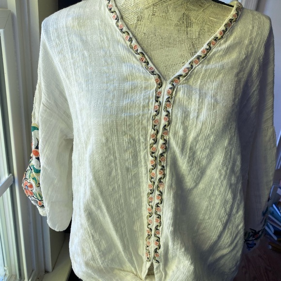 White blouse - Picture 5 of 6